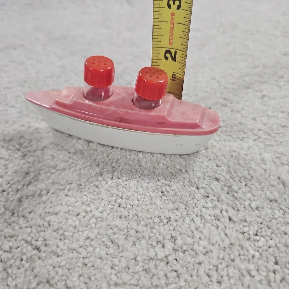 Vintage Plastic Yacht  Ship Holding Set Of Salt and Pepper Shakers Red/White